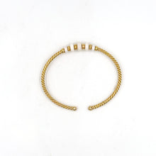 Load image into Gallery viewer, David Yurman Rio Rondelle Cable Cuff Bracelet White Agate 18K Yellow Gold
