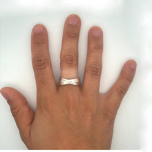 Load image into Gallery viewer, Tiffany &amp; Co Sterling Silver 1837 Interlocking double Band / Ring
